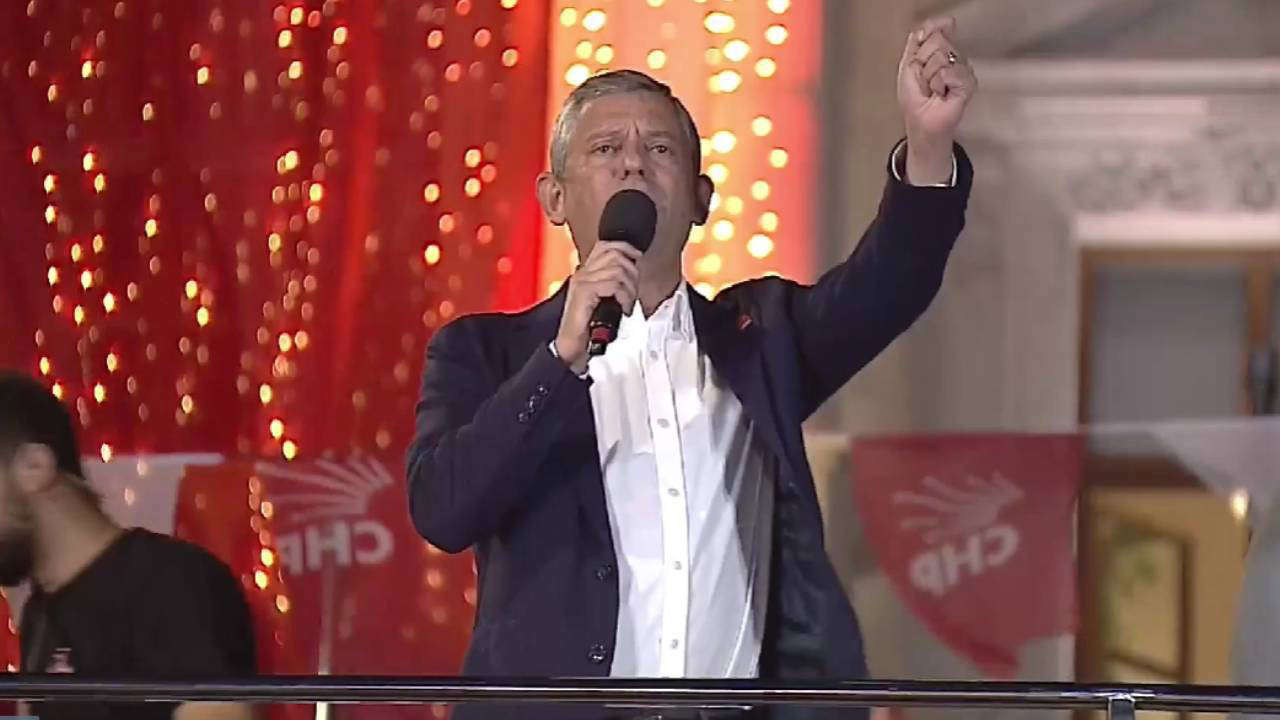 Özgür Özel Beyoğlu'nda İlan Etti: 'Eylemler Ne Zaman Sonuç Alırsak O Zaman Bitecek'