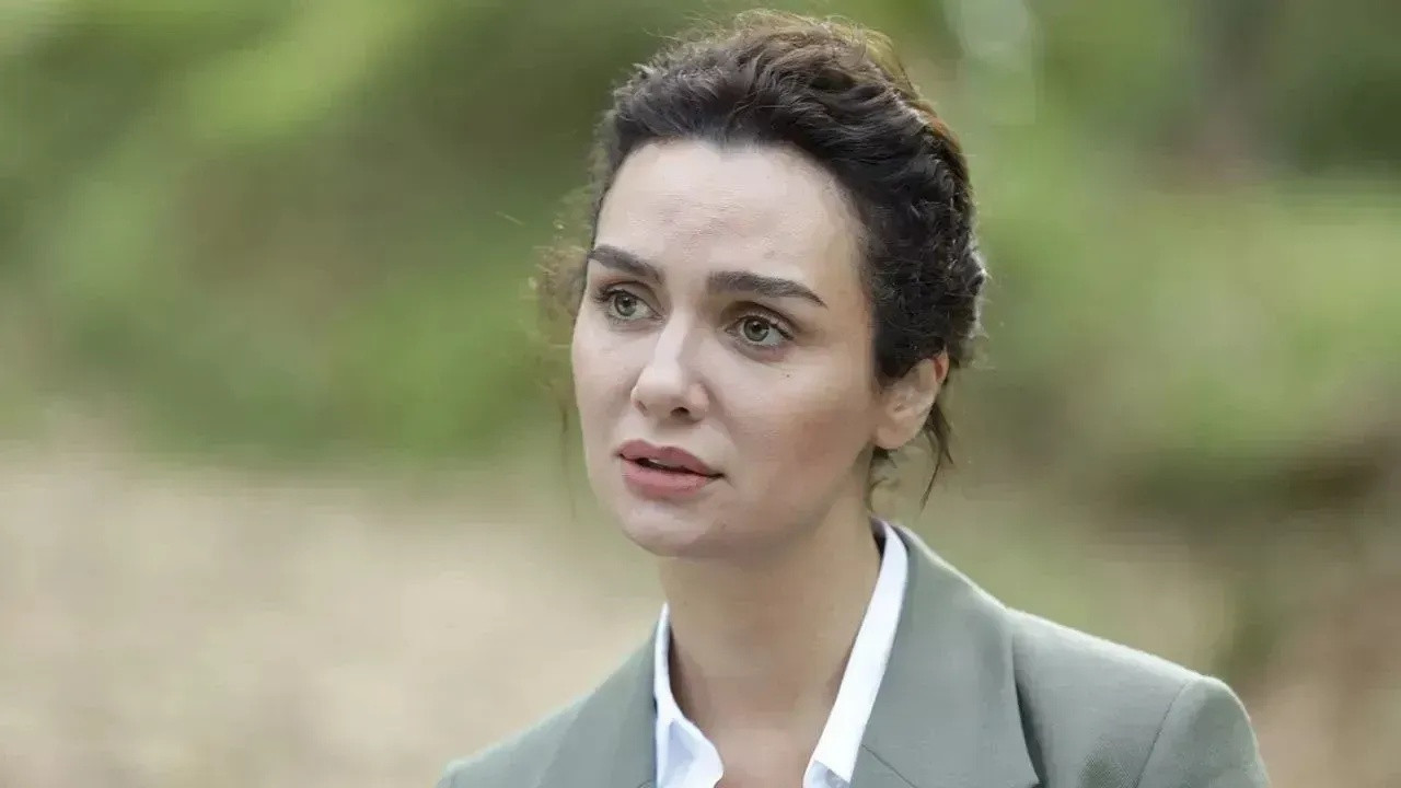 Birce Akalay’dan Şaşırtan Hamle! Tek Tek Sildi