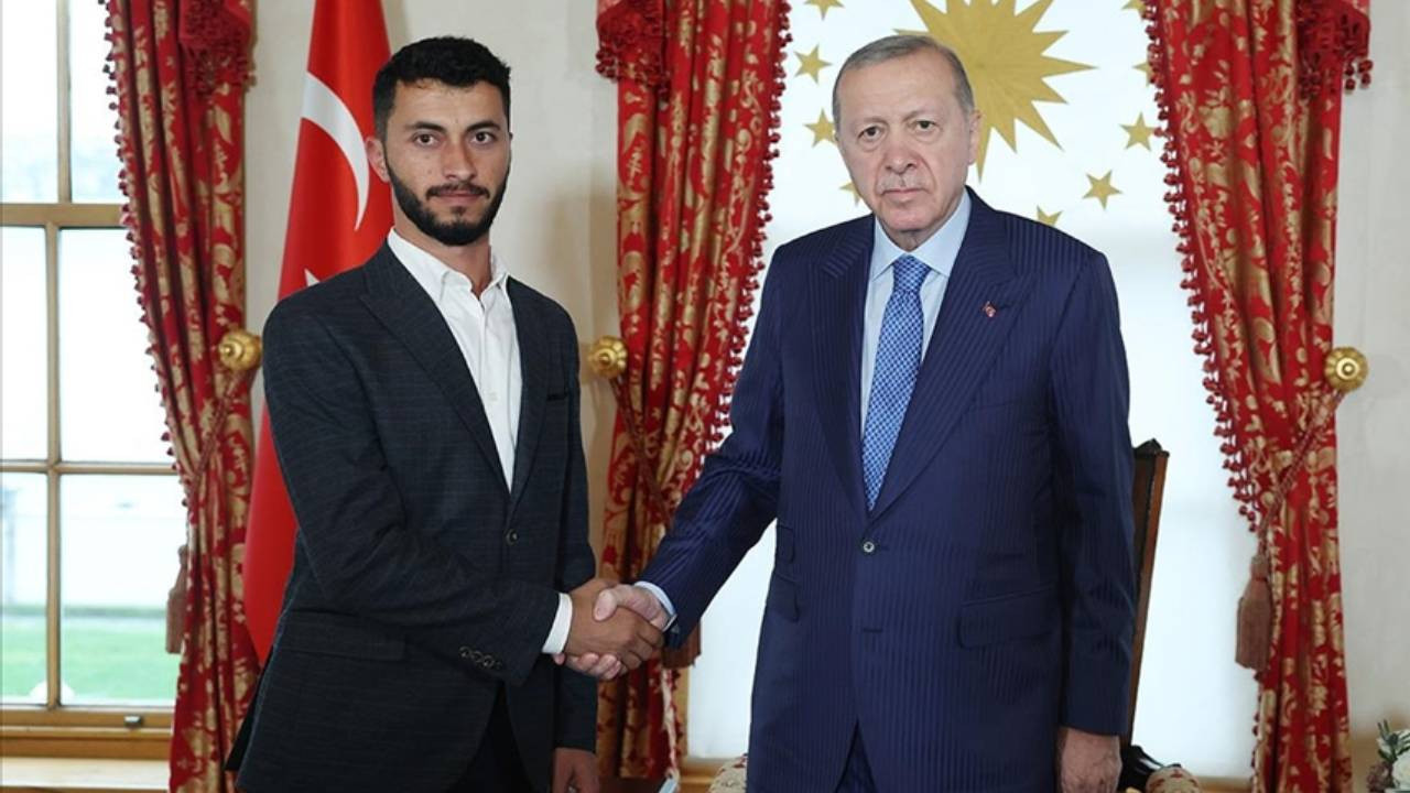Cumhurbaşkanı Erdoğan, Oscar Ödüllü Filistinli Yönetmen Basel Adra'yla Bir Araya Geldi