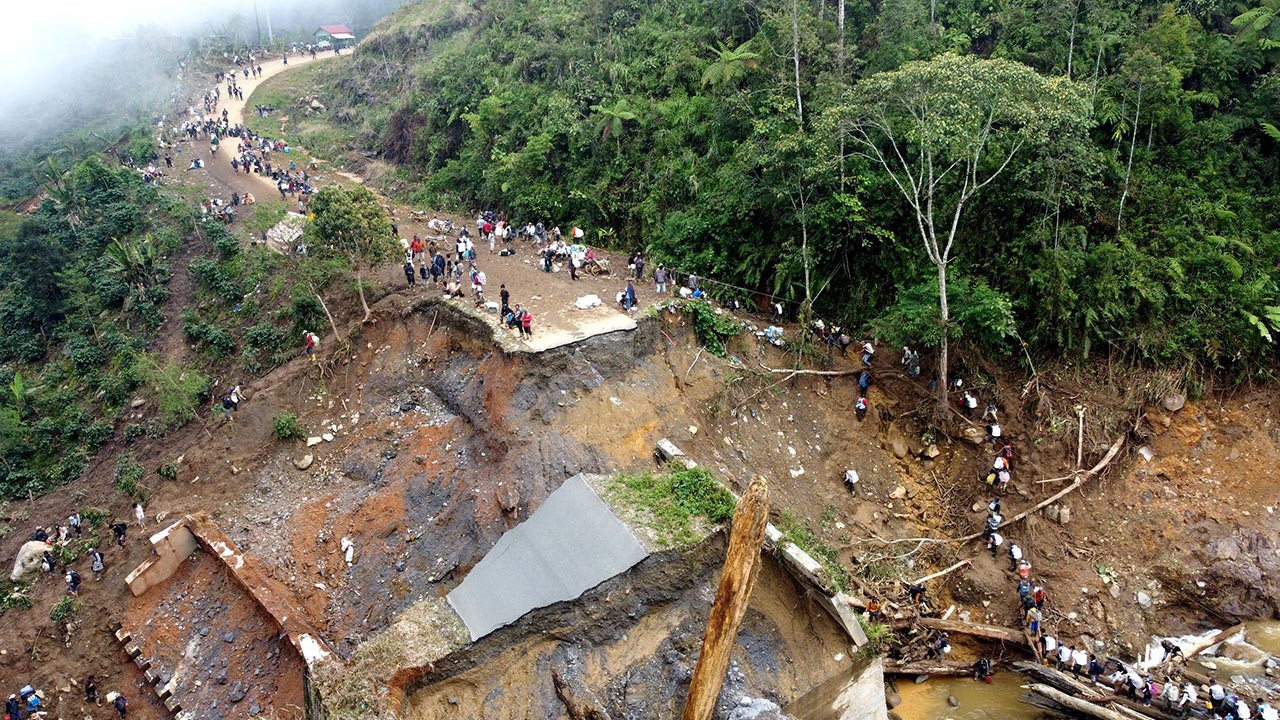 Endonezya'da Yağışlarda Can Kaybı 1053’e Yükseldi
