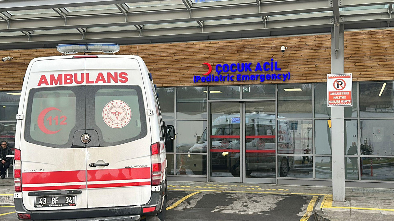 Okul Bahçesinde Ücretsiz Dağıtılan Çikolata 20 Öğrenciyi Hastanelik Etti