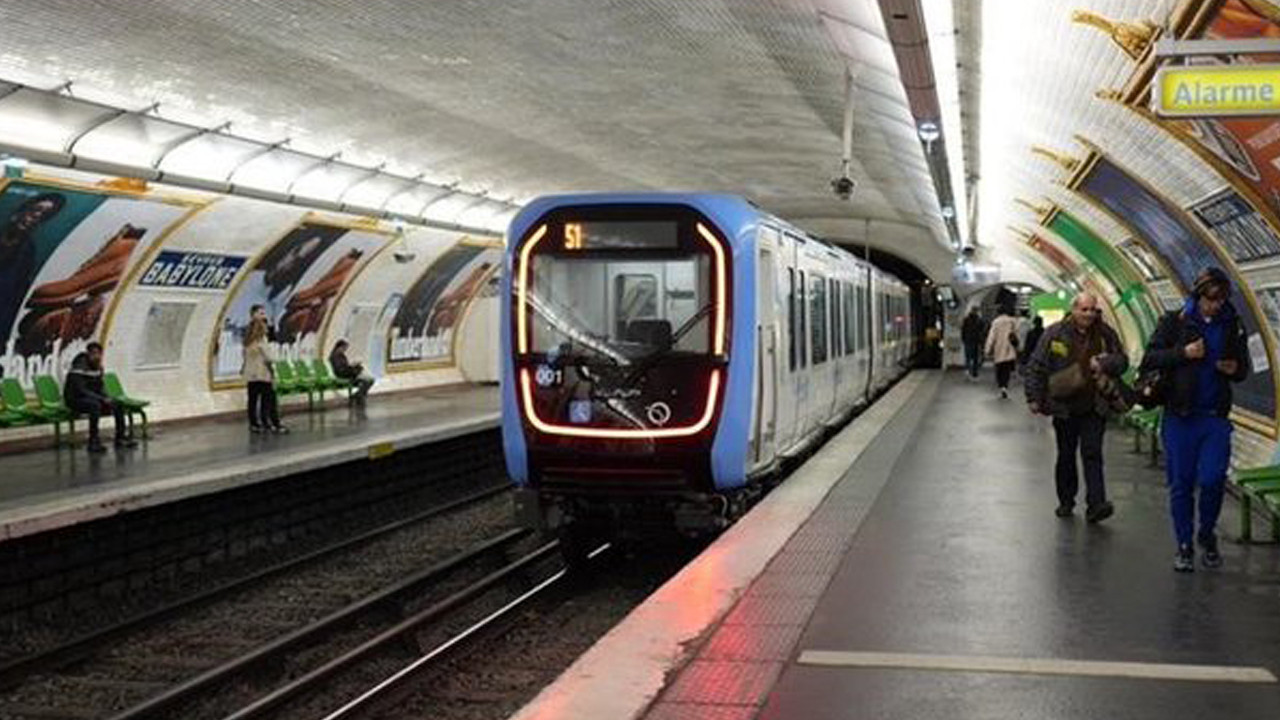 Paris Metrosunda 3 Kadına Bıçaklı Saldırı