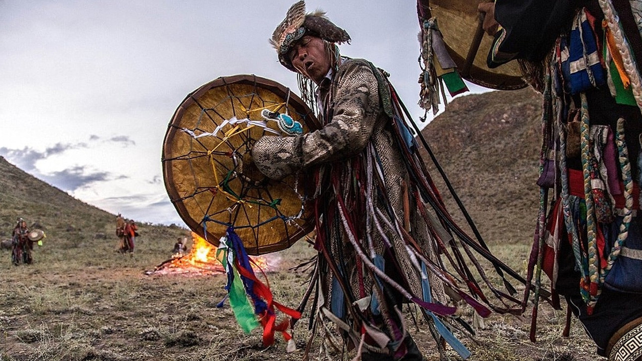 Şamanların 2026 Kehanetleri Dünya Liderlerini İşaret Etti: 'Biri Hastalanacak Biri Kaçacak'