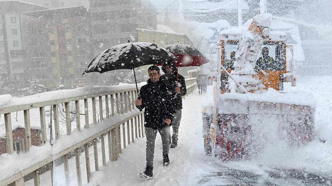 45 İlde Kar ve Fırtına Alarmı: Bu Şehirlerde Yaşayanlar Dikkat! Hava 10 Derece Birden Soğuyacak