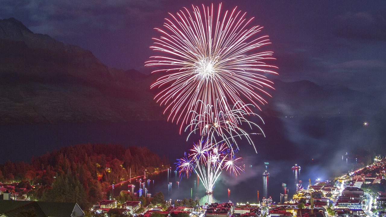 Yeni Zelanda'da Coşkulu Karşılama: 2026'ya 'Merhaba'