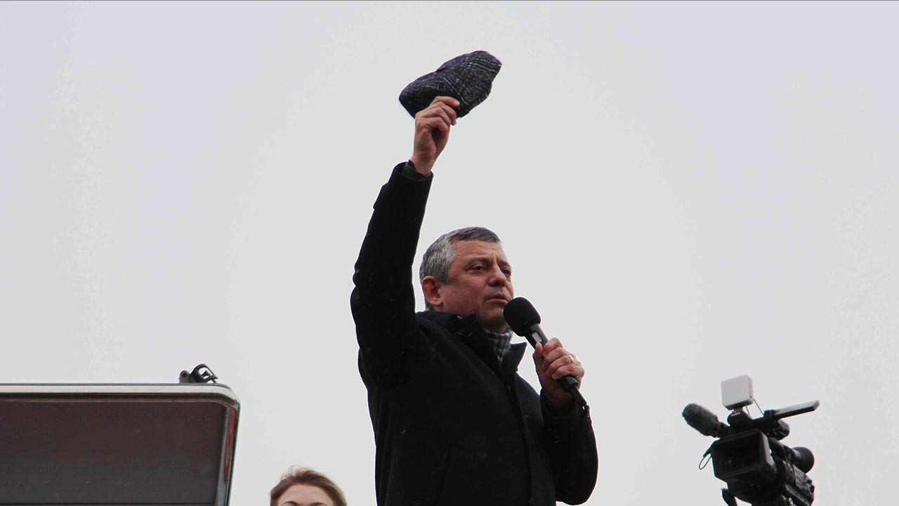 Özgür Özel’den Dayanışma Mesajı: ‘Muhalefetle Kol Kola, Omuz Omuza Olacağız’