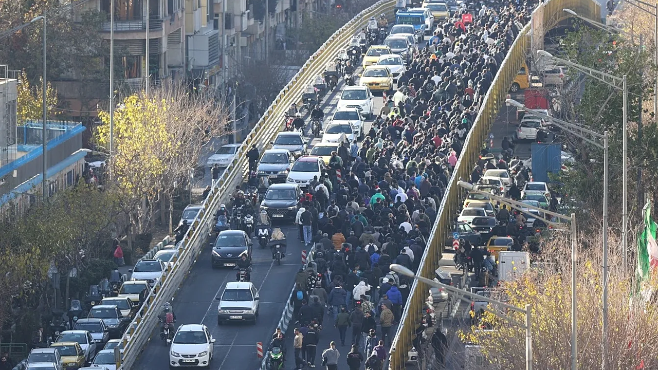 İran’daki Protestolarda Bilanço Ağırlaşıyor: 29 ölü, 1200’den Fazla Gözaltı!