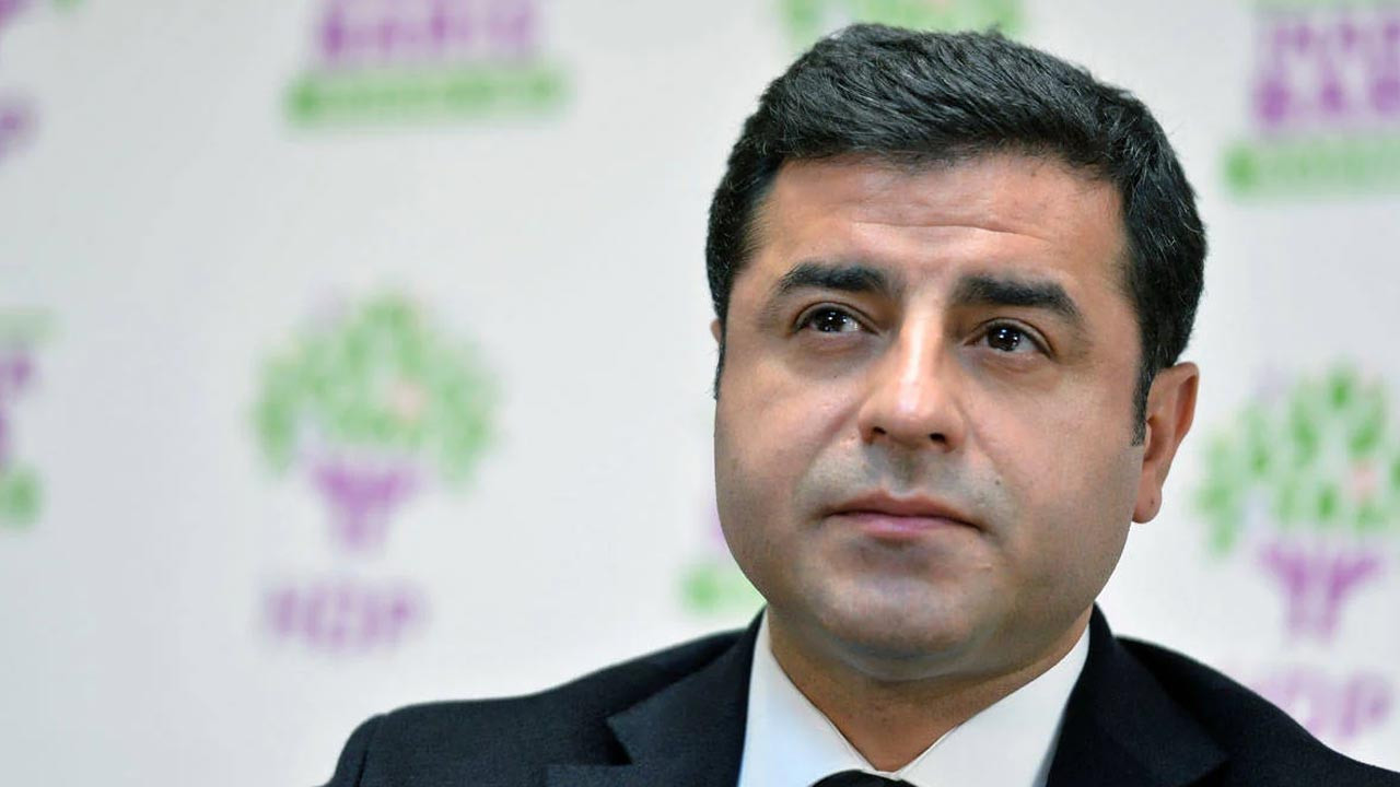 Selahattin Demirtaş'a 'Cumhurbaşkanına Hakaret' Suçundan Hapis Cezası