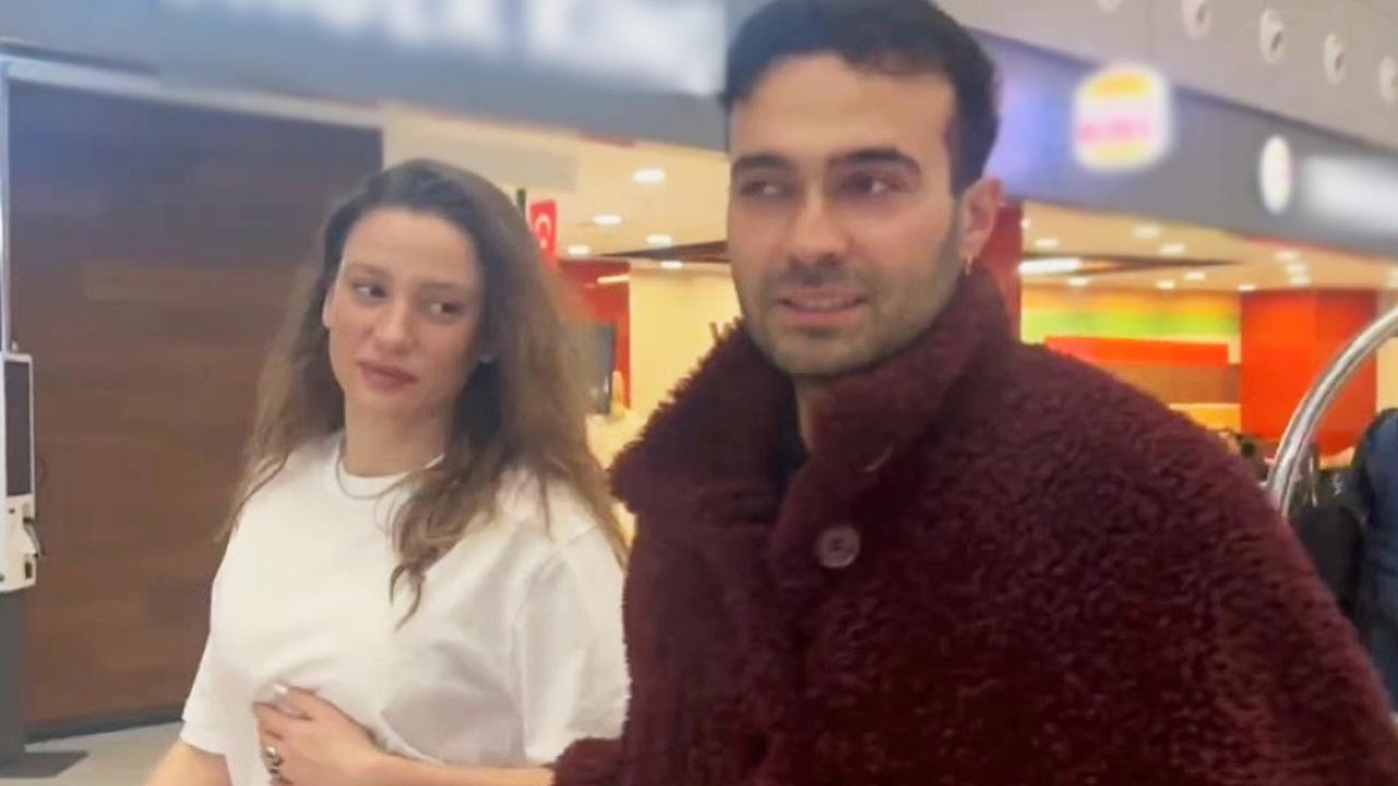 Serenay Sarıkaya ile Mert Demir Havalimanında Görüntülendi, ‘Rezalet Bir Haldeyiz’