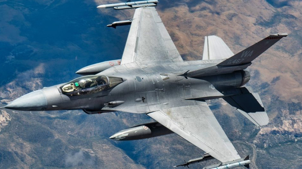 Tayvan'da F-16 Savaş Uçağı Düştü