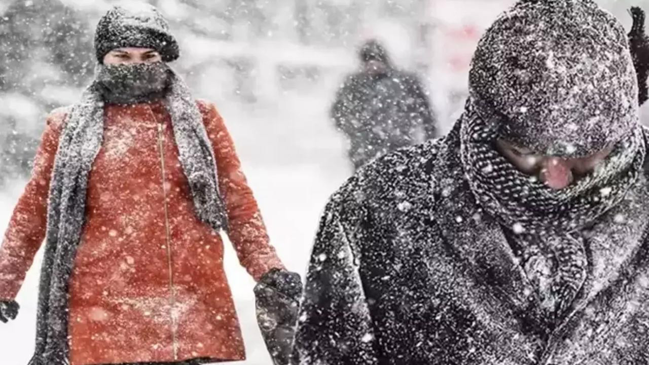 İstanbul'da Kar Alarmı! Uzmanlardan 'Evden Çıkmayın' Uyarısı! Pazartesi Okullar Tatil Edilecek mi?