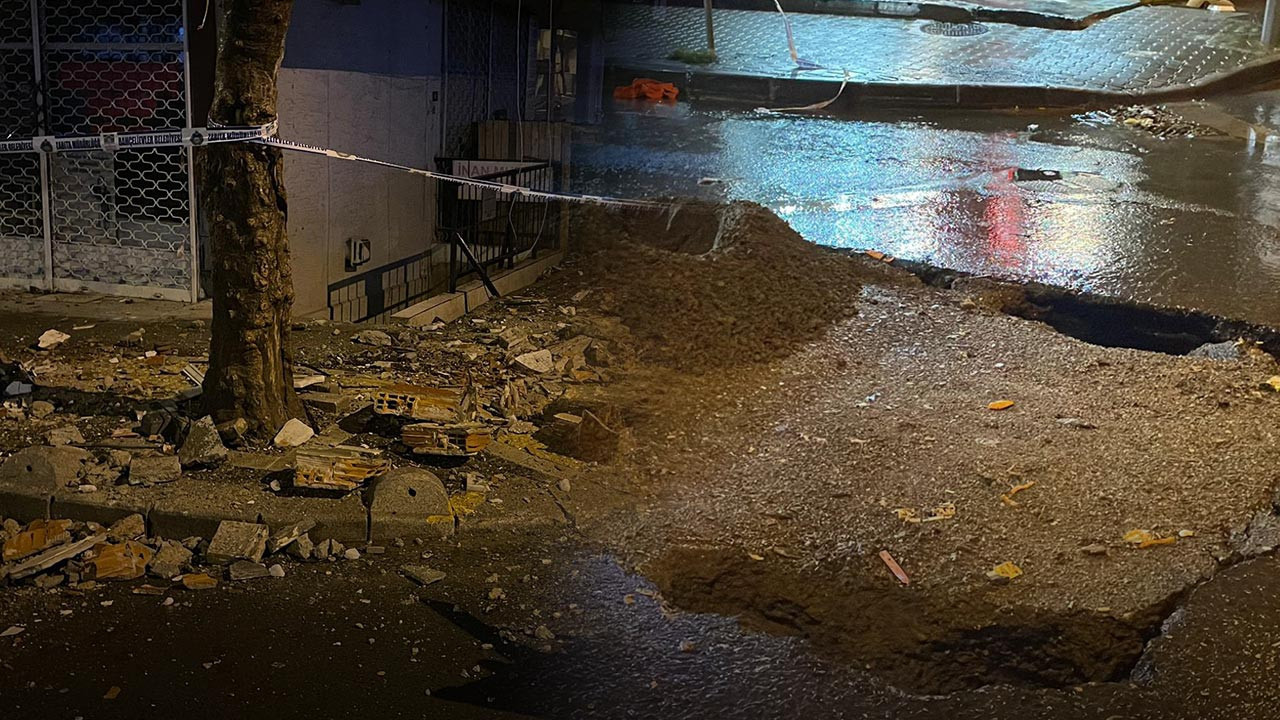 İstanbul’u Fırtına Vurdu! Ağaçlar Devrildi, Yol Çöktü, Balkon Yıkıldı