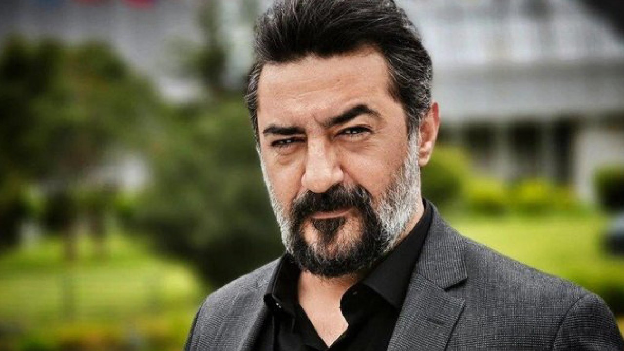 Celil Nalçakan Ünlü Oyuncuyla El Ele Yakalandı