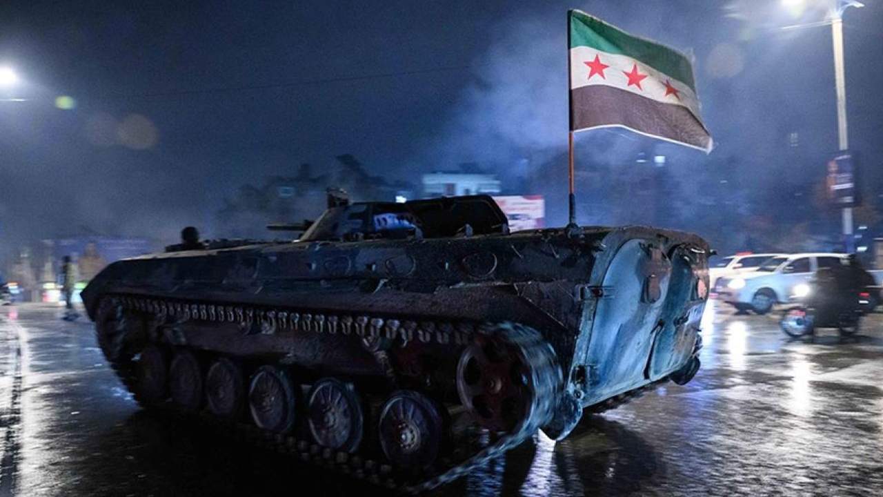 Bölgede Tansiyon Yükseliyor... Suriye Ordusu Rakka Sınırına Dayandı!