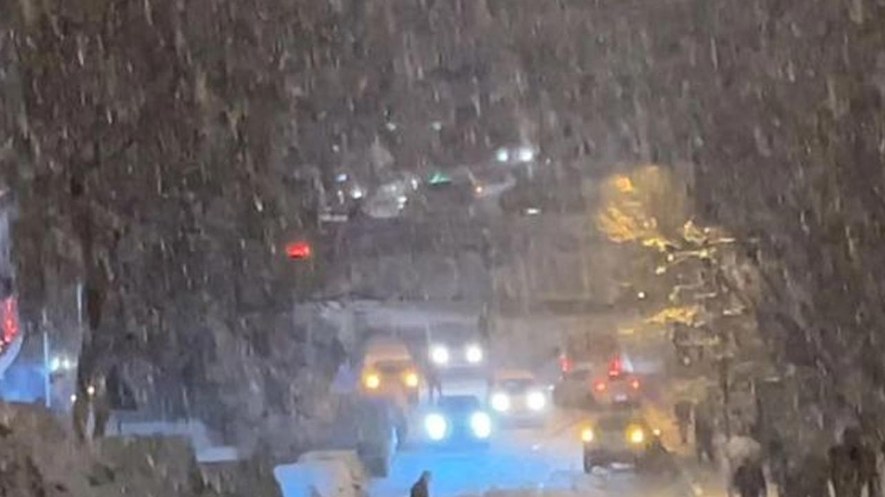 İstanbul’da Kar Çilesi! Köprü ve Otoyollarda Uzun Kuyruklar