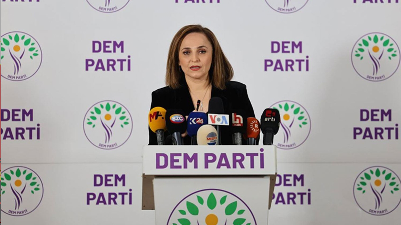 DEM Parti'den 'Bayrağa Saldırı' Mesajı: 'Bizleri Derinden Üzmüştür'