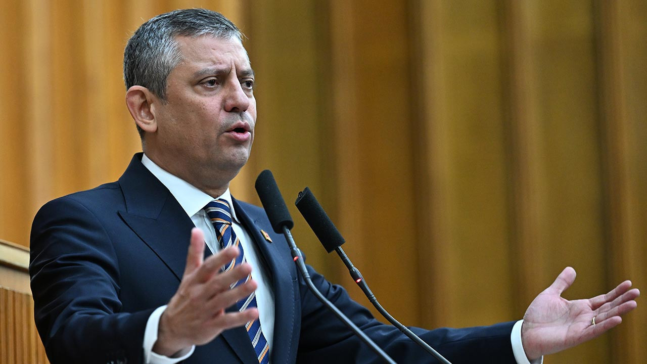 Özgür Özel’den Dikkat Çeken ‘Suriye’ Mesajı: Yaşananlar Türkiye'deki Barış Sürecini Sekteye Uğratmamalı