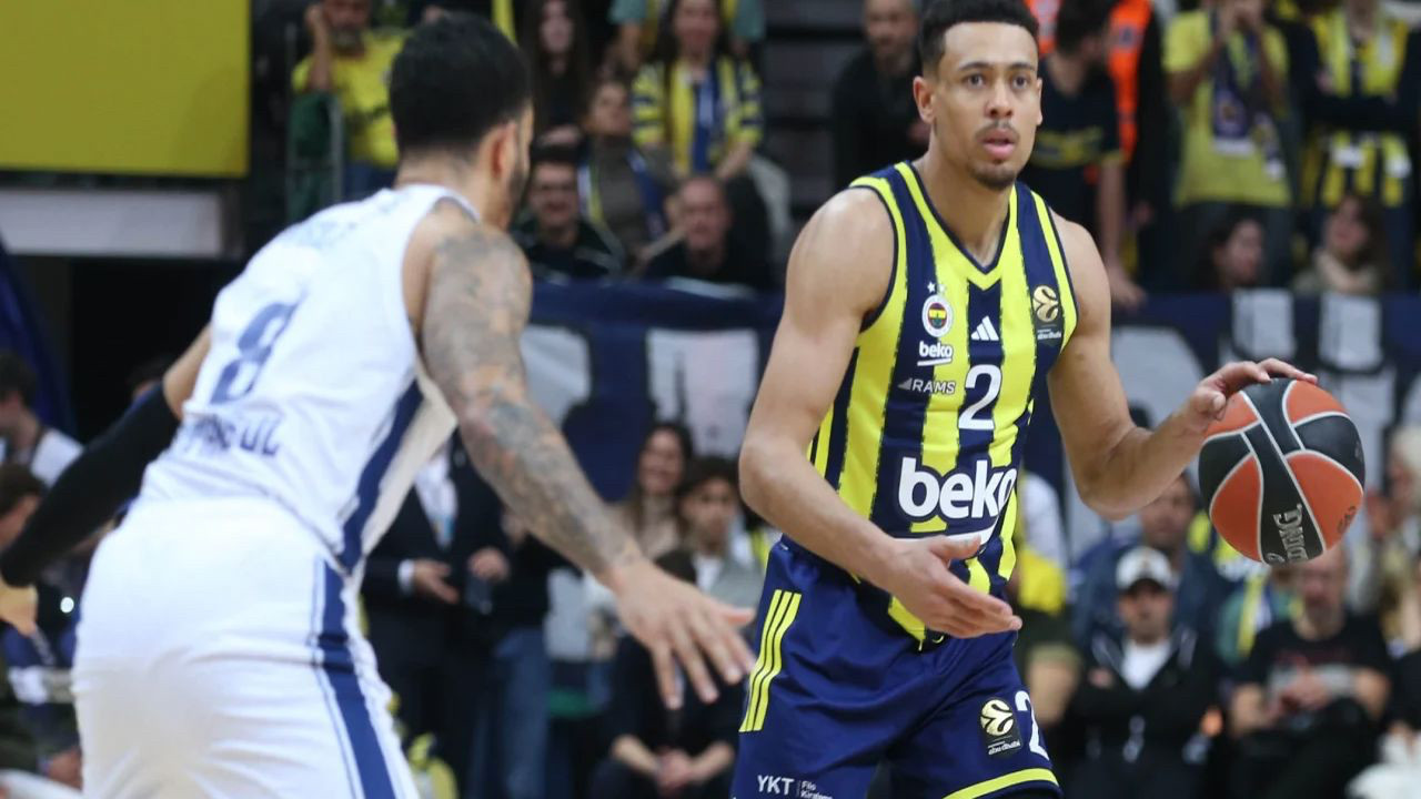 Fenerbahçe Rahat Kazandı, Anadolu Efes Üst Üste 9. Mağlubiyetini Aldı