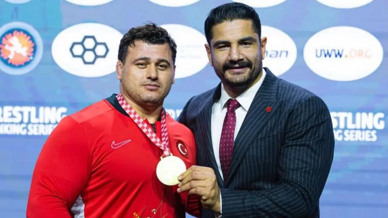 Rıza Kayaalp Altın Madalyayla Döndü