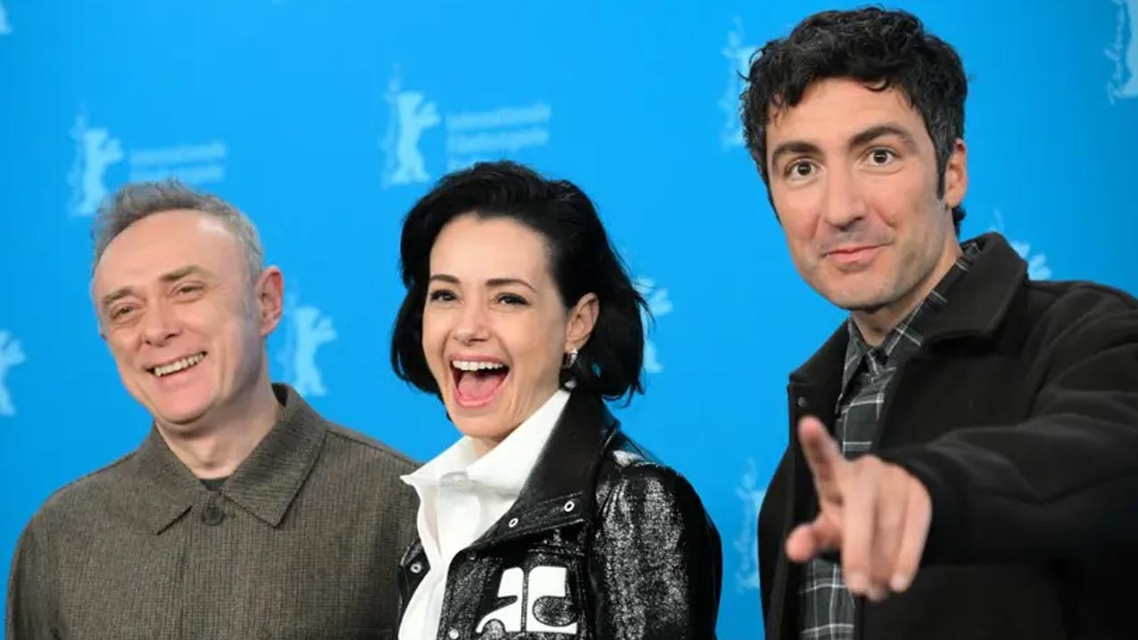 Özgü Namal’ın Berlin’deki ‘Türkiye’ Sözleri Gündem Oldu: Zorunluluk Değil, Tercih