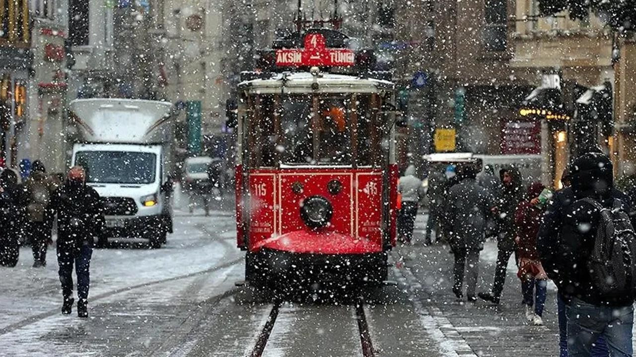 İstanbul'da Kar Yağışı Başladı