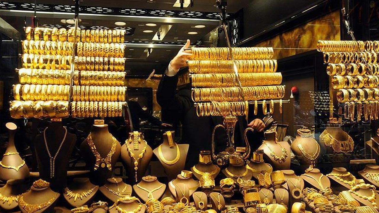 Fed Tutanakları Sonrası Altın Frene Bastı: Yatırımcı Kritik Sinyalleri İzliyor