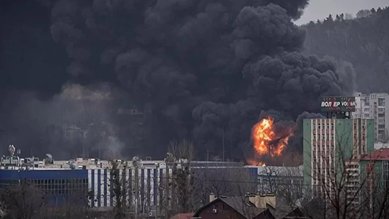 Ukrayna'nın Lviv Kentinde Patlama! Ölü ve Yaralılar Var