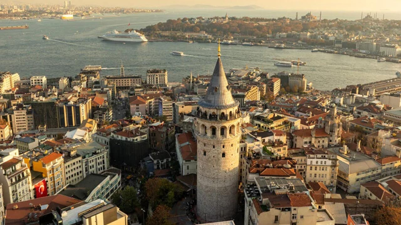 İstanbul'un En Kalabalık Mahallesi Belli Oldu: Nüfusu 3 Şehri Solladı