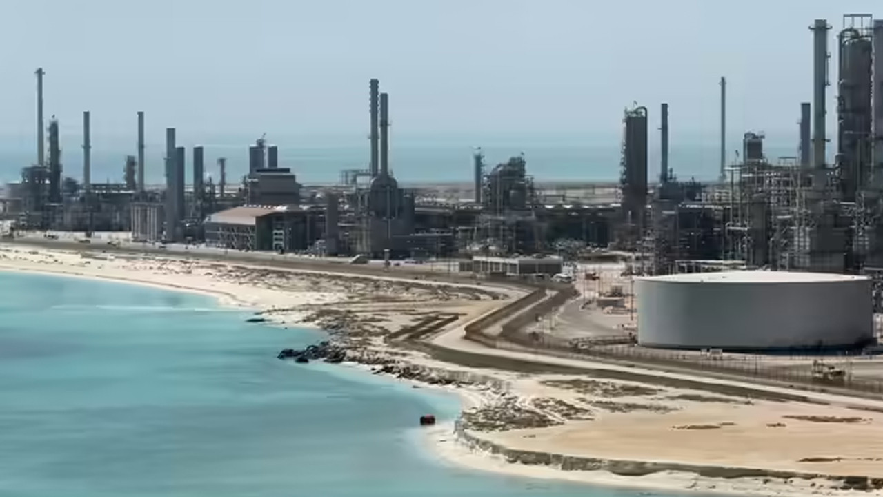 İran, Suudi Petrol Devi Aramco'nun Rafinerisini Vurdu! Tesis Kapatıldı, Gözler Petrol Fiyatlarında