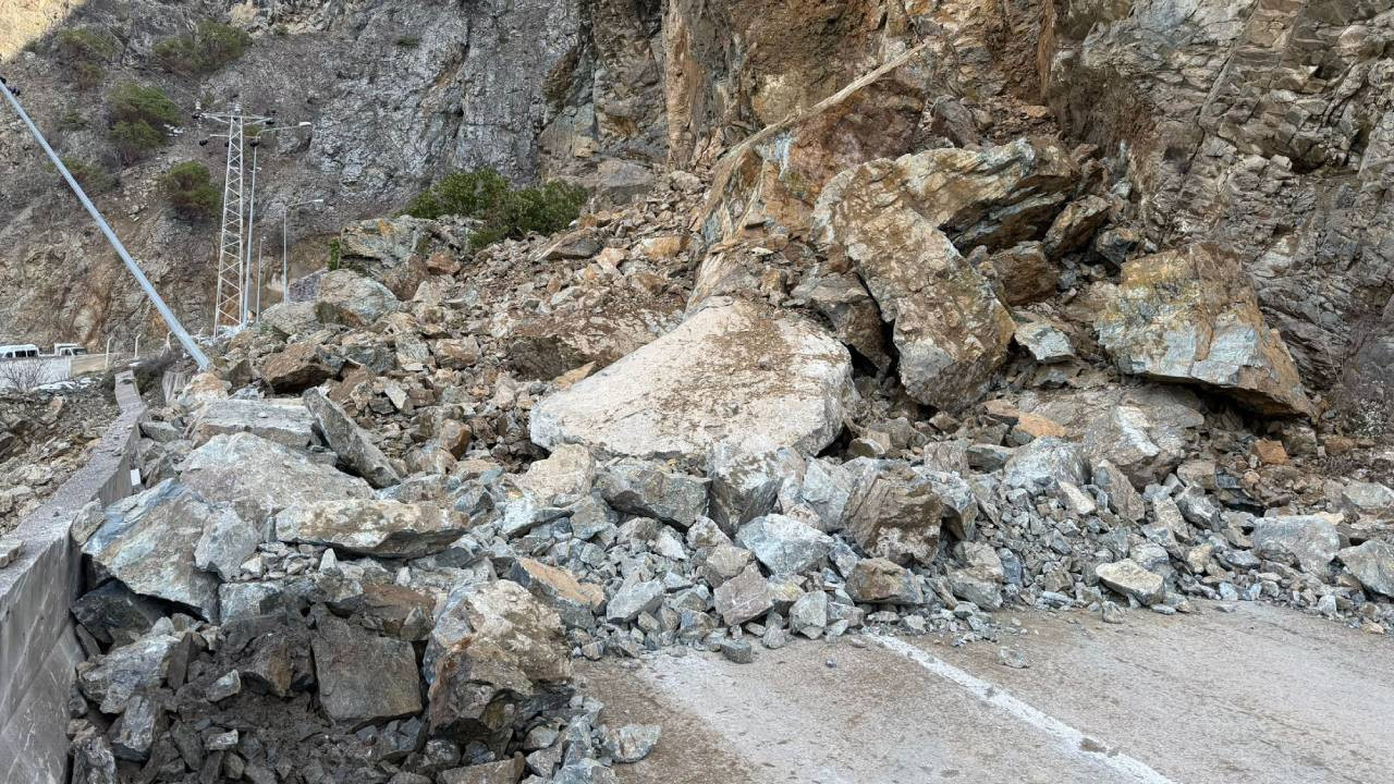 Gümüşhane-Giresun Kara Yolu Ulaşıma Kapandı