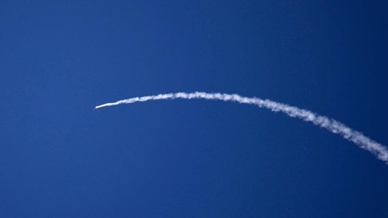 Güney Kıbrıs Rum Yönetimi Hava Sahasını Kapattı