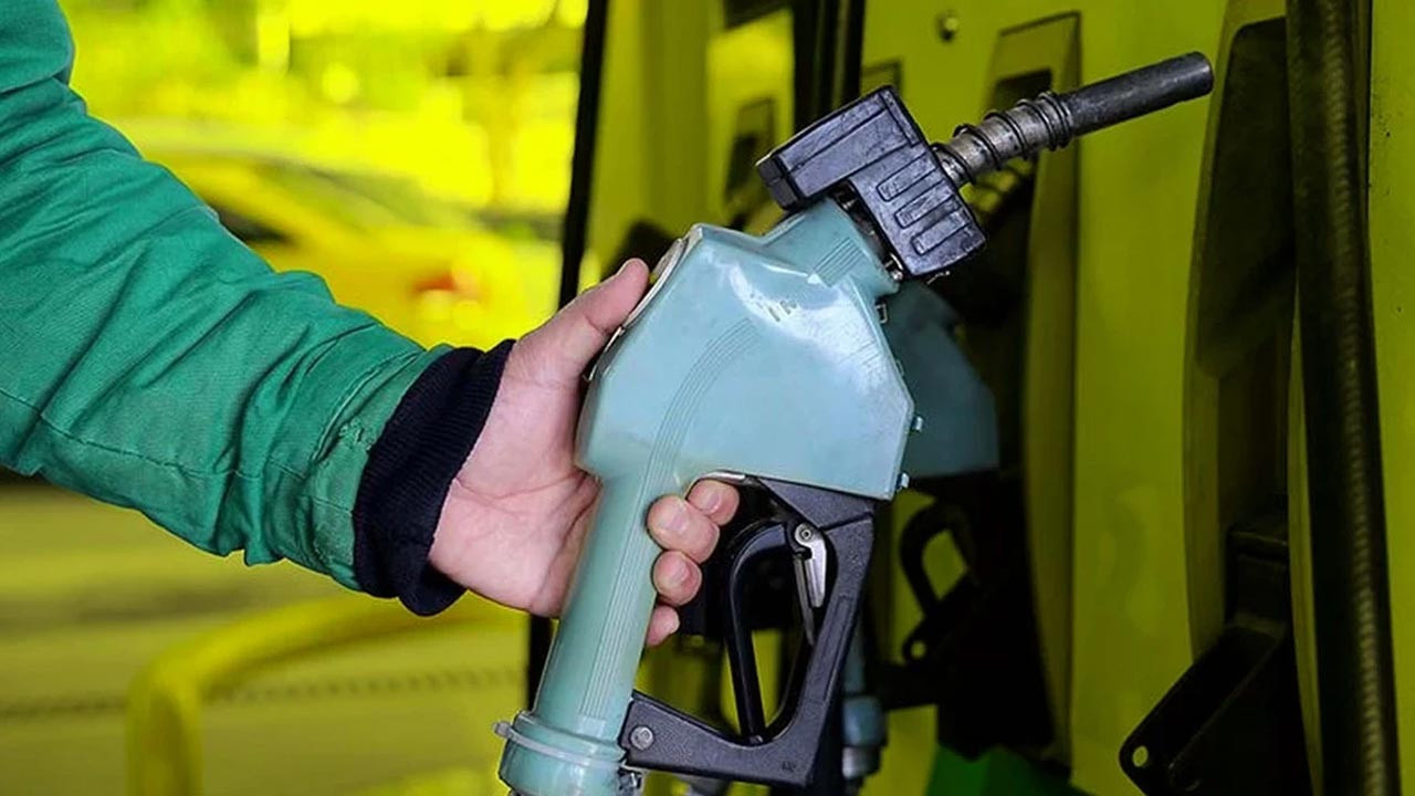 Araç Sahiplerine Şok: Akaryakıtta Çifte Zam Geliyor! Tabela Yine Değişiyor