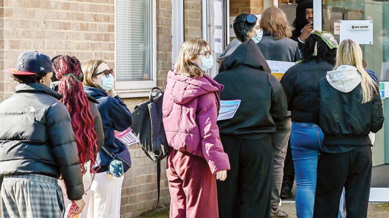 İngiltere’de Menenjit Alarmı! Salgın Büyüyor