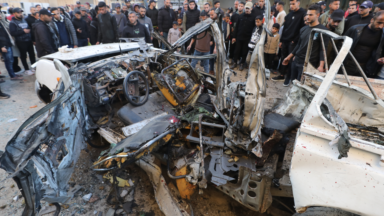 İsrail Gazze'de Polis Aracına Vurdu! 4 Can Kaybı