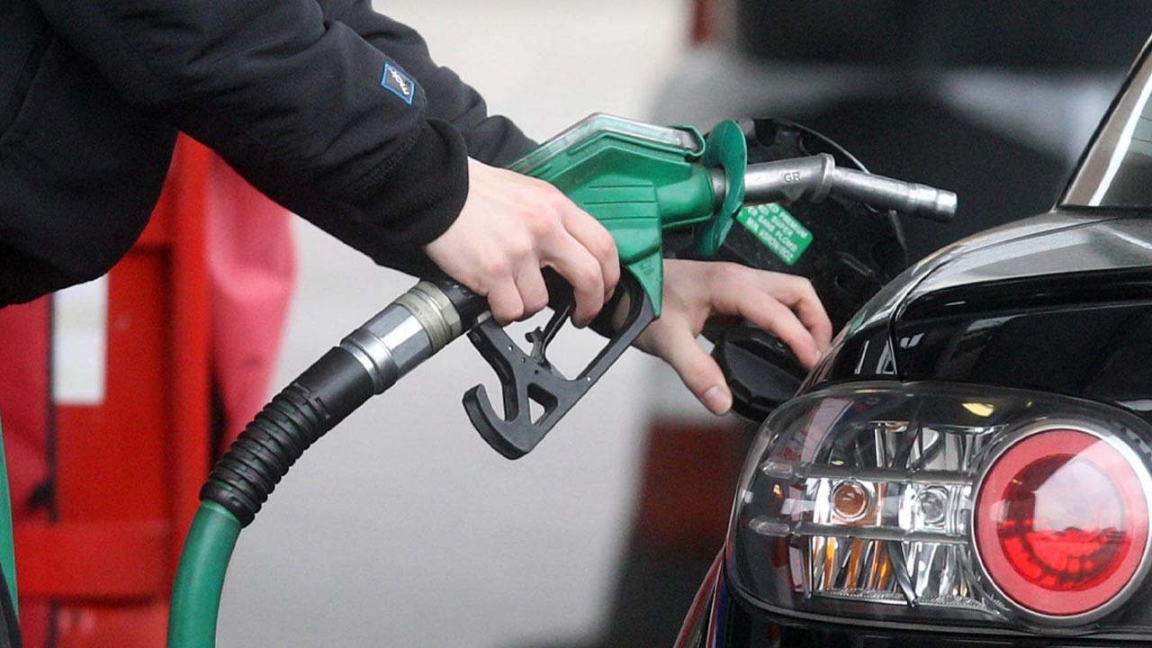 Araç Sahiplerine Kötü Haber! Akaryakıta Zam Yolda: Tabela Yeniden Değişiyor