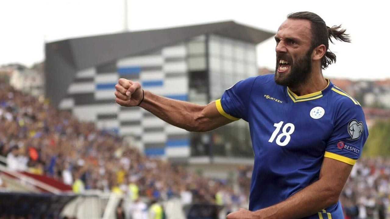 Vedat Muriç, Kosova'nın Taktiklerini Türkiye'ye Verdiğini İddia Eden Taraftara Ateş Püskürdü: Yazıklar Olsun Sana