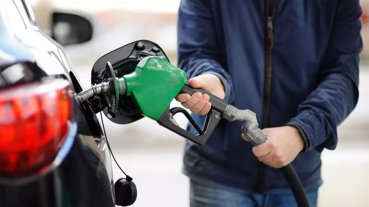 Sürücüler Dikkat: Akaryakıta Önce İndirim, Sonra Büyük Zam Kapıda