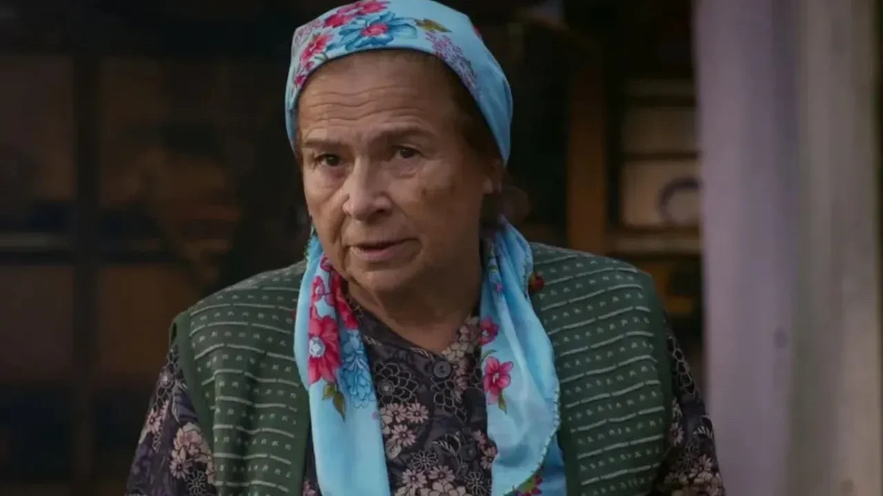 Usta Oyuncu Feyha Çelenk Hayatını Kaybetti