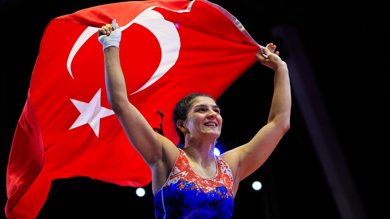 Avrupa Güreş Şampiyonası'nda Nesrin Baş'tan Altın Madalya