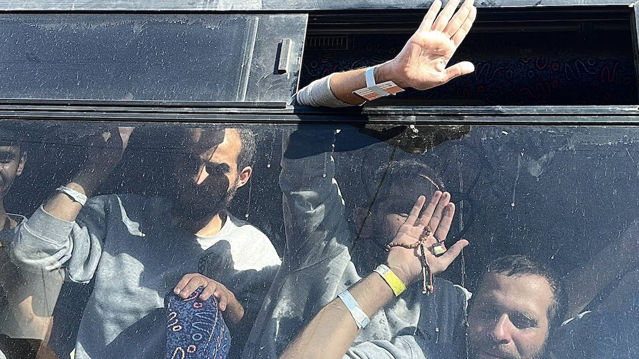 İsrail, Gazze'de Alıkoyduğu 5 Filistinliyi Serbest Bıraktı