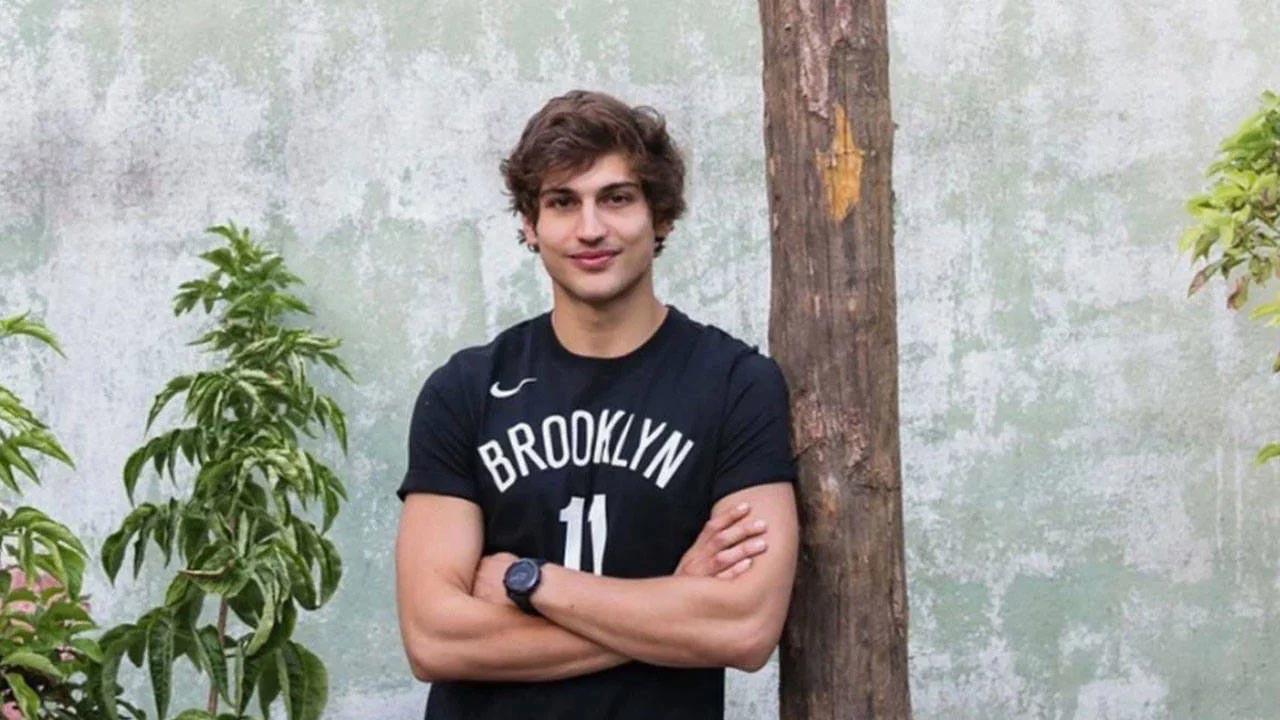 Oyuncu Oktay Çubuk'un Kalbi Durdu: Yoğun Bakımda Yaşam Savaşı Veriyor