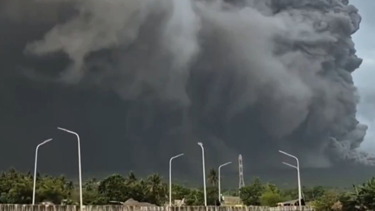 Mayon Yanardağı Uyandı: Binlerce Kişi Evini Terk Ediyor