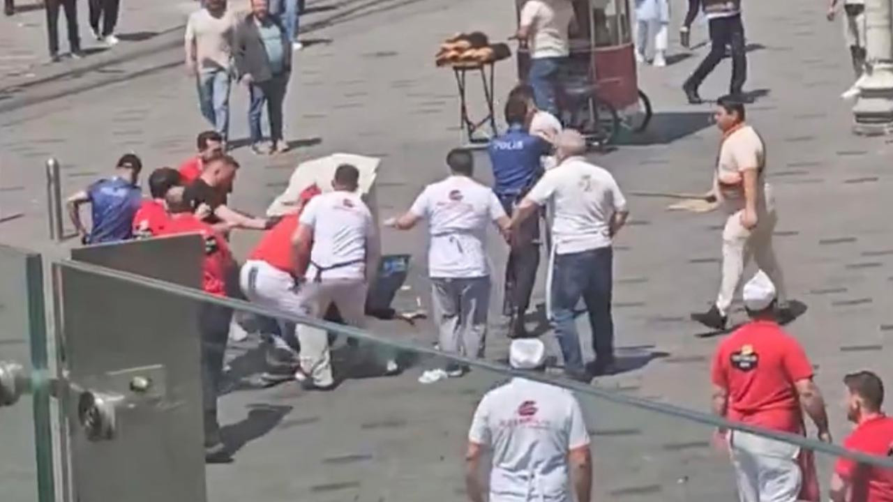 Taksim'de Esnaftan Meydan Dayağı: Ortalık Bir Anda Karıştı