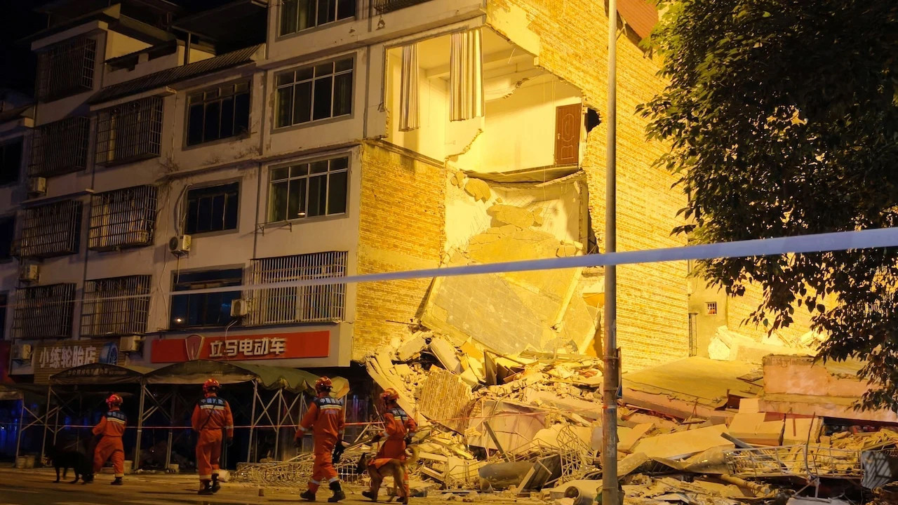 Çin'de Şiddetli Deprem: Can Kayıpları Var, Binlerce Kişi Evini Terk Etti