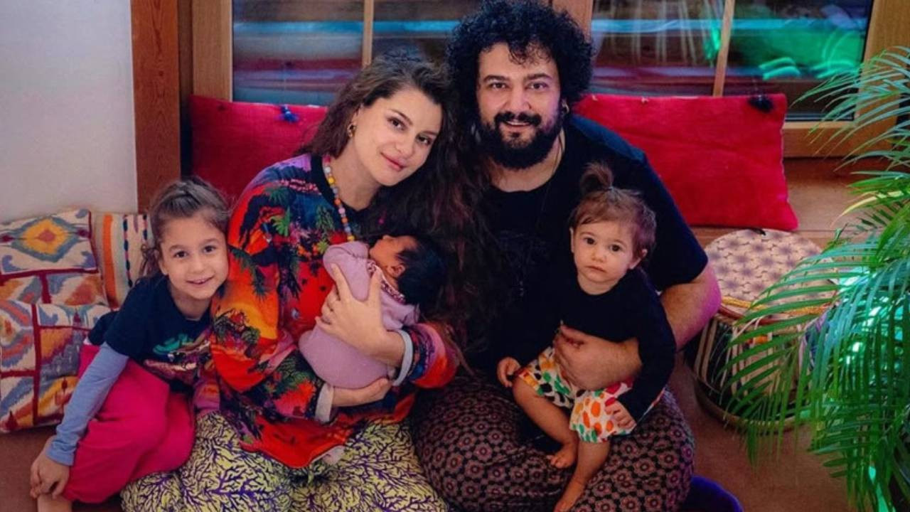 Şarkıcı Atiye 4. Kez Hamile! İşte Bebeğinin Cinsiyeti