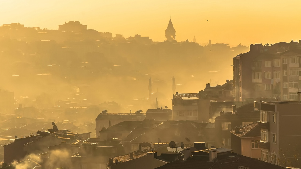 İstanbul'un Havası Alarm Veriyor: Nisan Ayında Kirlilik Yüzde 23 Arttı, İşte En Kirli İlçeler