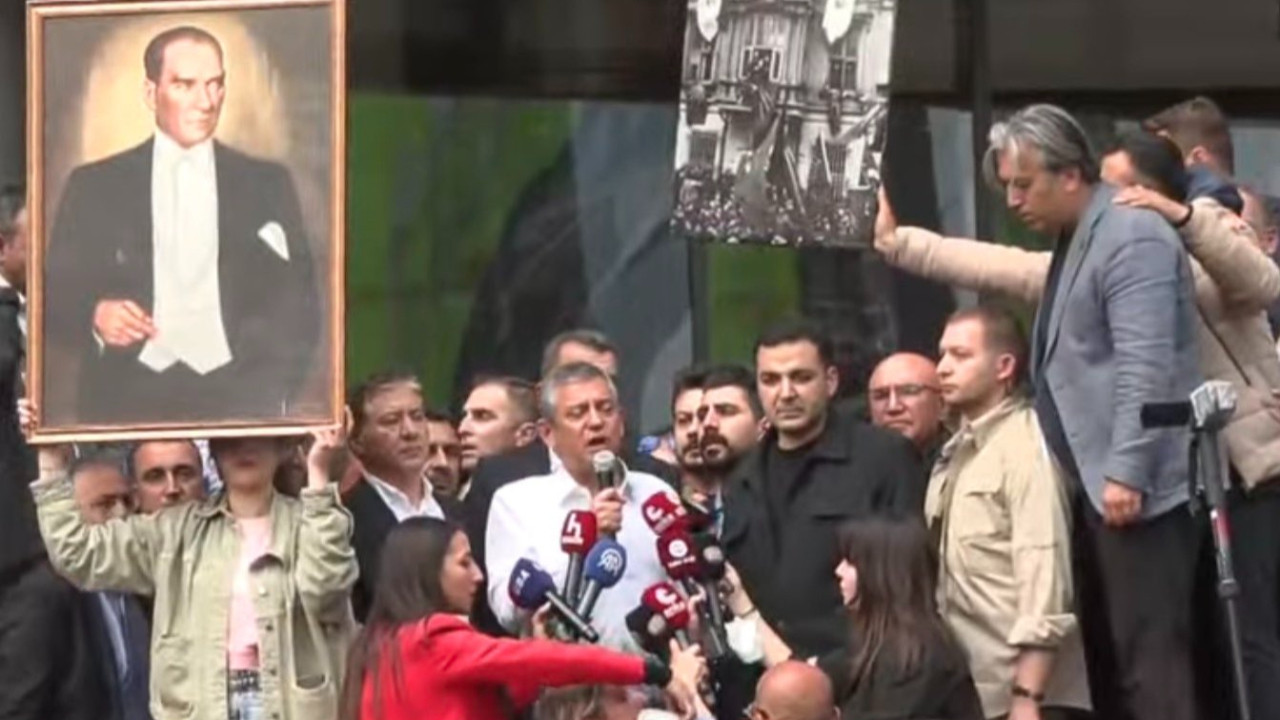 Özgür Özel CHP Genel Merkezi'nden TBMM'ye Yürüyor: Geri Almak Üzere Çıkıyoruz