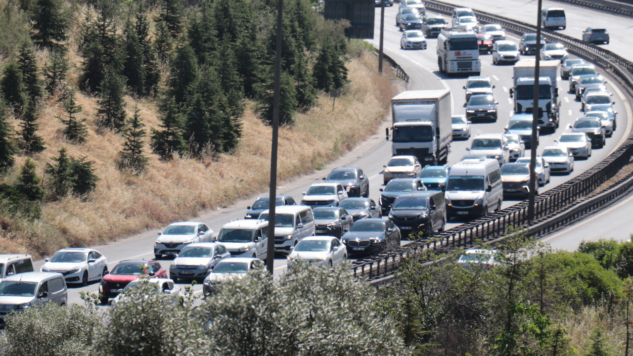Dönüş Yolu Çilesi Başladı: İstanbul İstikametinde Trafik Durma Noktasında