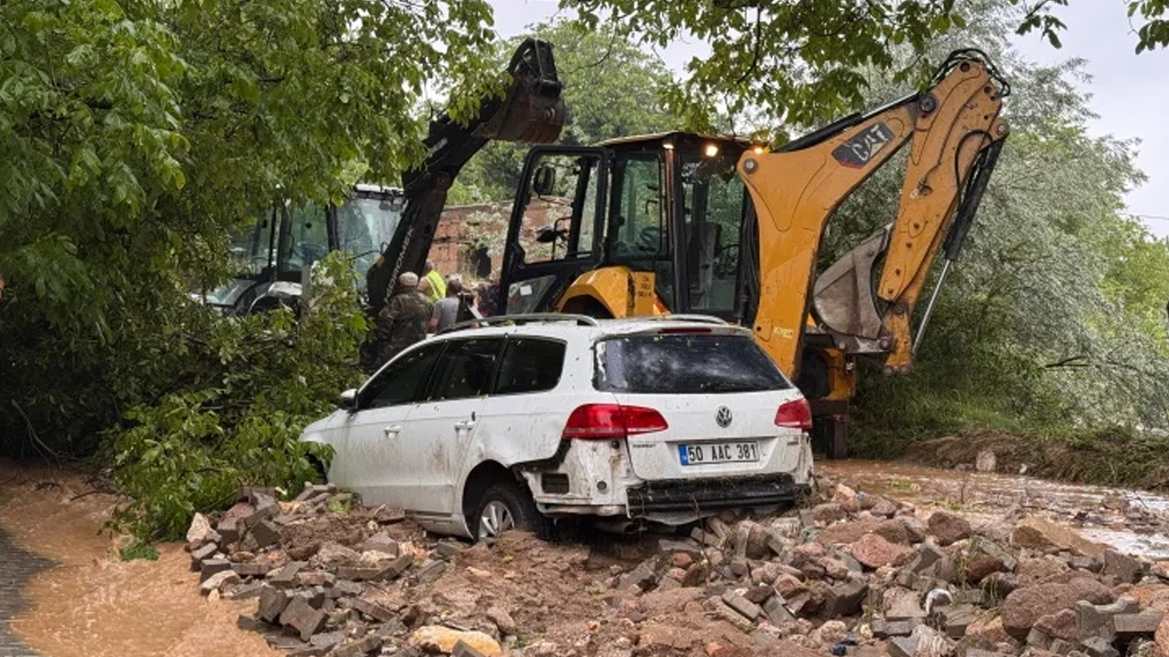Niğde'yi Sel Vurdu: Bir Ölü, Beş Yaralı
