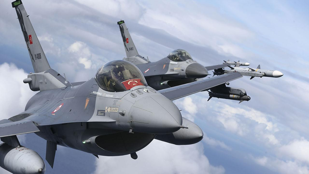 'Türk Savaş Uçakları Yunan Bakanı Taşıyan Uçağı Taciz Etti' 
